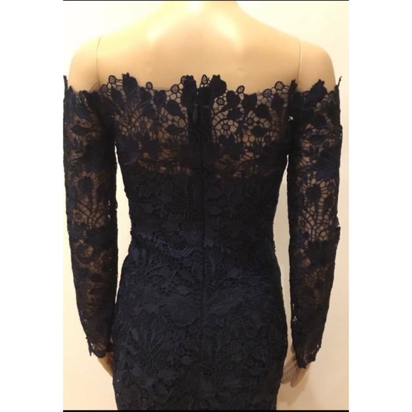 MONIQUE LHUILLIER OFF THE SHOULDER LACE DRESS MRSP: $3995 - Picture 6 of 9